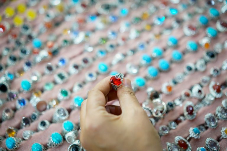 Steps to Start Wholesale Pearl Jewelry Selling Successfully